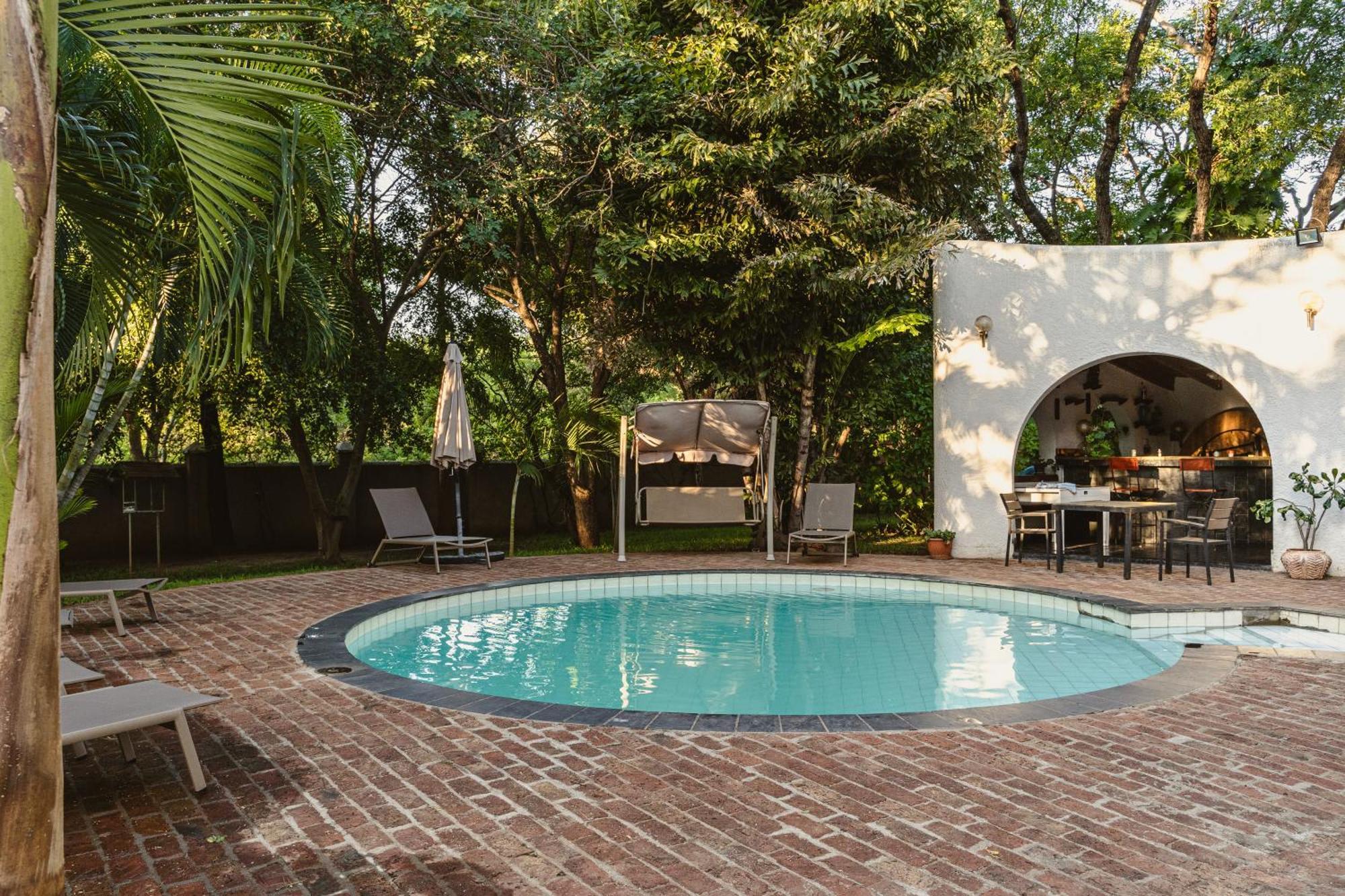 Jacaranda Lodge Victoria Falls Exterior foto