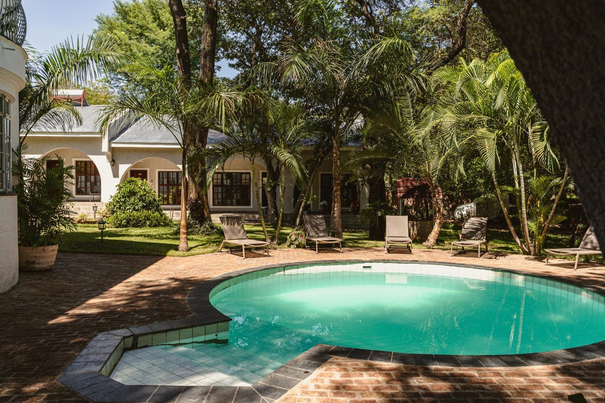 Jacaranda Lodge Victoria Falls Exterior foto