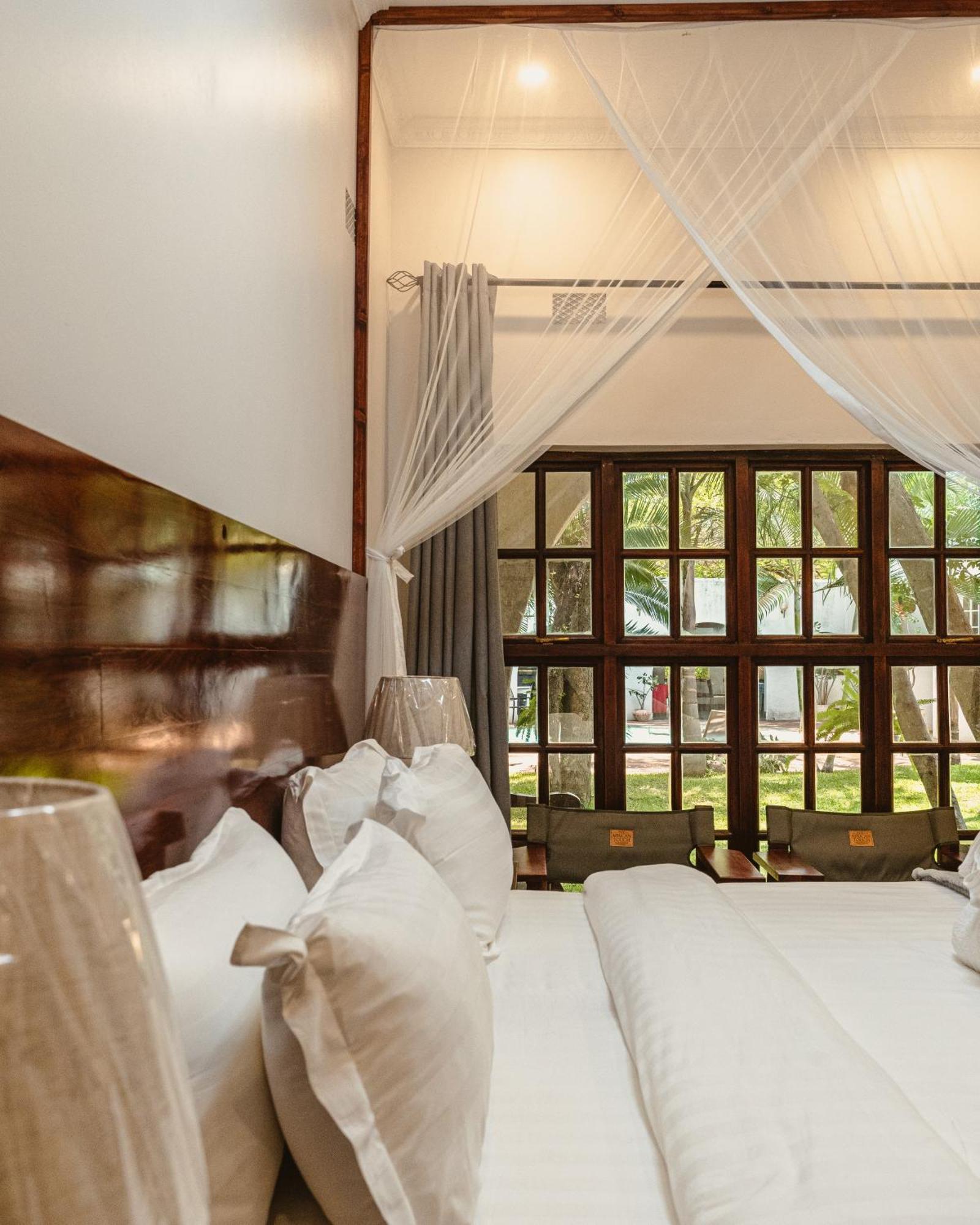 Jacaranda Lodge Victoria Falls Exterior foto