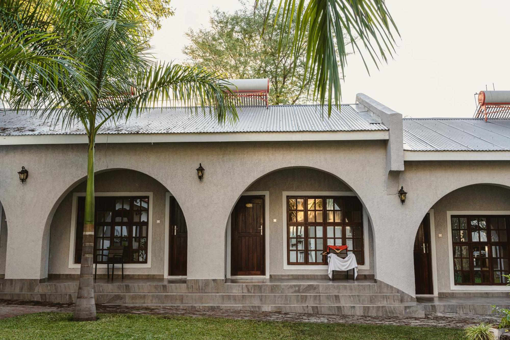 Jacaranda Lodge Victoria Falls Exterior foto